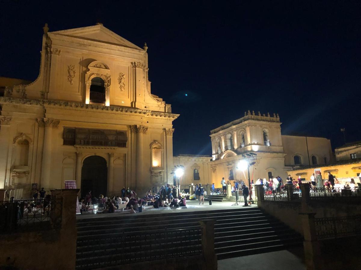 Tannur Del Carmine Villa Noto Eksteriør bilde